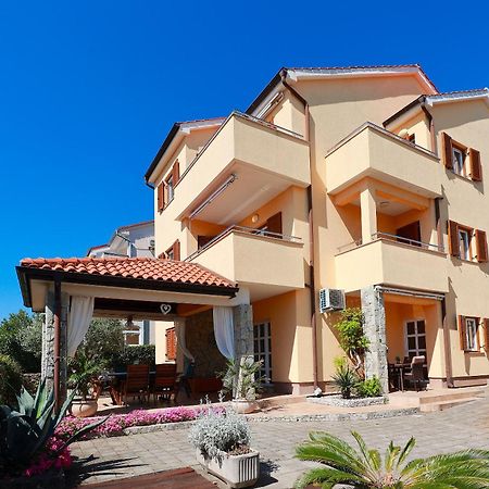 Apartments Omanovic Čižići Exterior foto