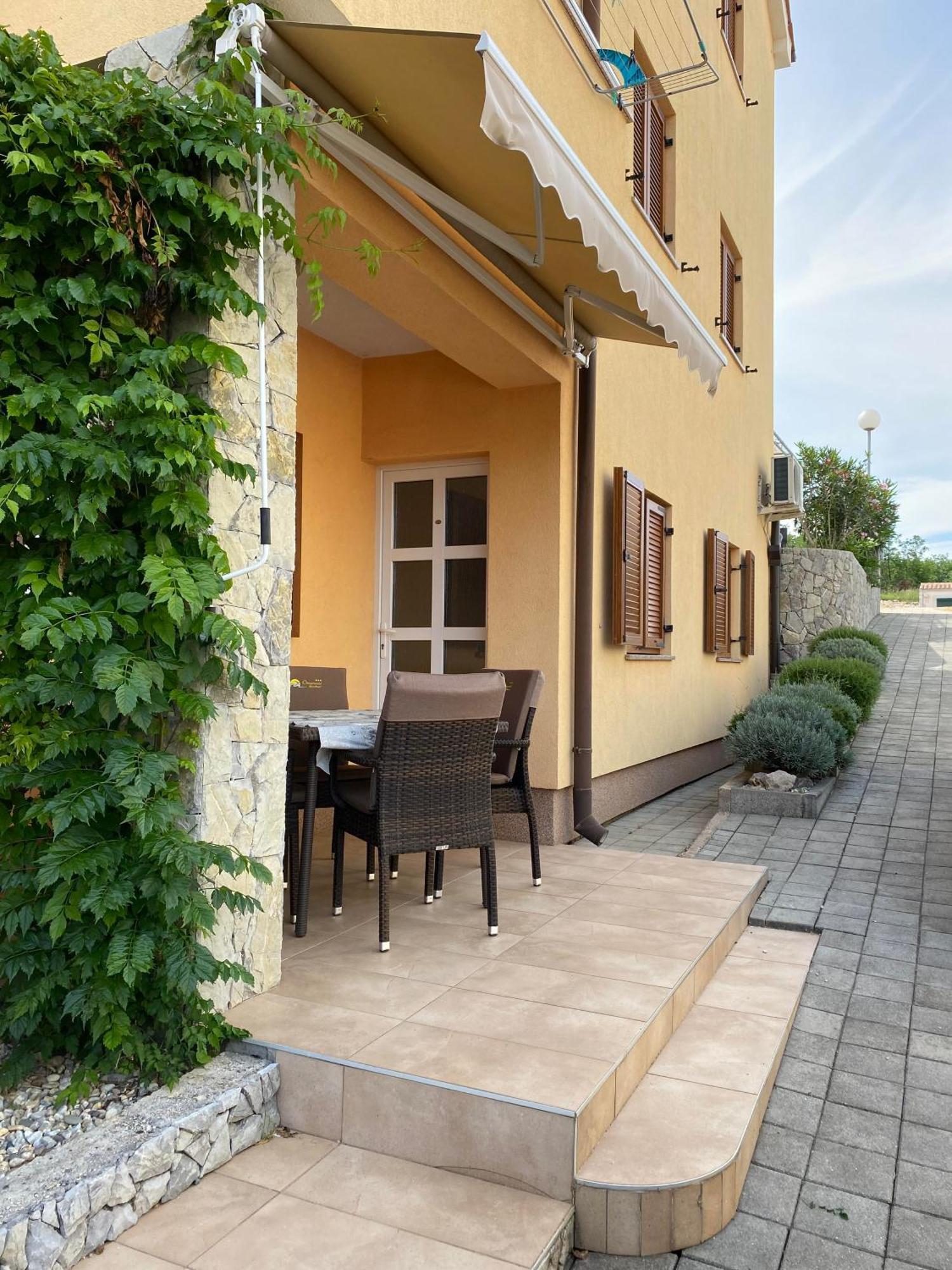 Apartments Omanovic Čižići Exterior foto